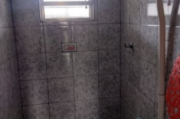 Casa com 2 dormitórios para alugar, 66 m² por R$ 850,00/mês - 