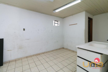 Loja com 50 m² no PINHEIRINHO