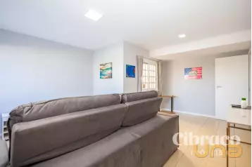 Sobrado com 3 quartos sendo 1 suíte no bairro Barreirinha, pró