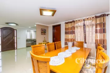 Casa com 5 quartos no bairro Cajurú, próximo ao Supermercado J