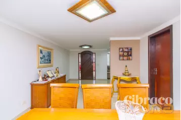 Casa com 5 quartos no bairro Cajurú, próximo ao Supermercado J