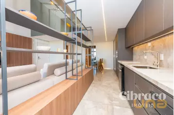 Apartamento com 2 quartos no bairro Batel, próximo a Praça do 