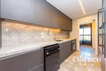 Apartamento com 2 quartos no bairro Batel, próximo a Praça do 