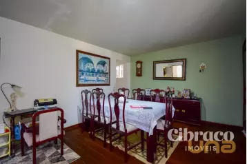 Casa com 4 quartos, em Santa Felicidade