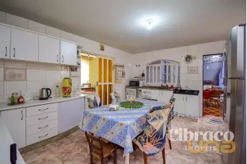 Casa com 4 quartos, em Santa Felicidade