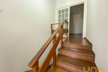 Casa 220m² com 03 quartos e Suíte no Ahú - Curitiba/PR