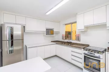 Sobrado 03 quartos no Campina do Siqueira