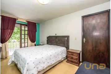 Sobrado 4 quartos no Santo Inácio.