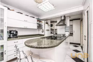 Sobrado 4 quartos no Santo Inácio.