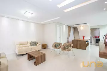 Casa de alto padrão em condomínio, aceita permuta!