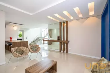 Casa de alto padrão em condomínio, aceita permuta!