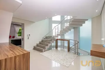 Casa de alto padrão em condomínio, aceita permuta!