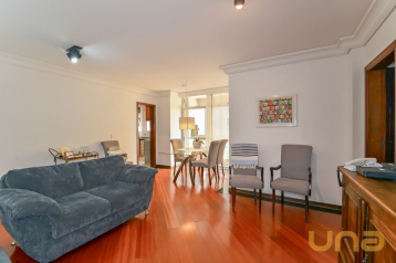 Apartamento com 3 dormitórios à venda, 107 m² por R$ 653.000,0