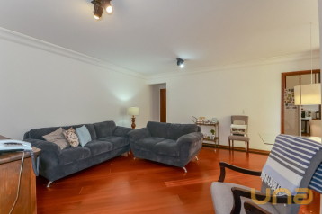 Apartamento com 3 dormitórios à venda, 107 m² por R$ 653.000,0