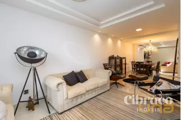 Sobrado com 190m² no Bacacheri