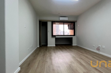 Conjunto para alugar por R$ 800,00/mês - Centro - Curitiba/PR