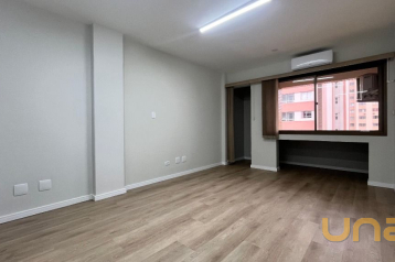 Conjunto para alugar por R$ 800,00/mês - Centro - Curitiba/PR