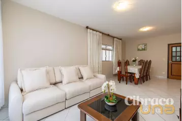 Casa com 3 quartos no Cajuru de 210,50m² 