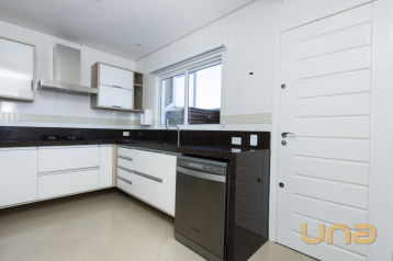 Sobrado em condominio em SANTA FELICIDADE com 139,67m² 