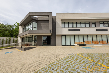 Loja 620m² e 40 vagas no Mercês - Curitiba/PR