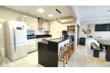 SOBRADO  4 QUARTOS SENDO 1 SUITE EM SÃO FRANCISCO DO SUL/SC