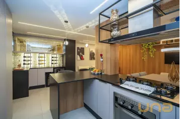 Apartamento reformado com 3 quartos à venda no Centro