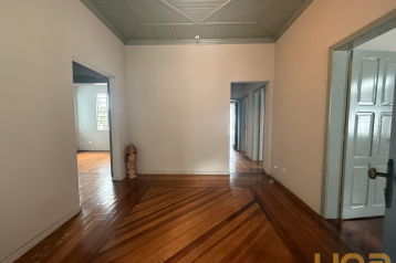 Casa comercial no CENTRO com 200 m²