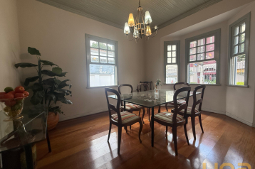 Casa comercial no CENTRO com 200 m²
