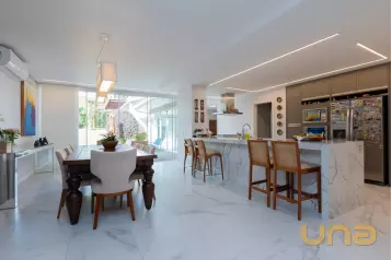 Casa com 414m² no Alphaville Graciosa