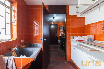 Casa no Vista Alegre de 600,00 m²  - 04976.001-RZ