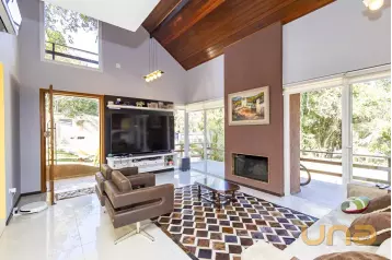 Casa de Alto Padrão à Venda – Campo Comprido, Curitiba/PR