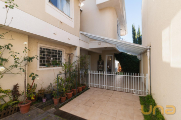 SOBRADO COM 4 QUARTOS - ÁREA TOTAL 184,52m² - MERCÊS - REF 607