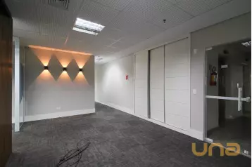 Conjunto Comercial para alugar no Centro Cívico de 338,55m² - 