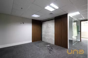 Conjunto Comercial para alugar no Centro Cívico de 338,55m² - 