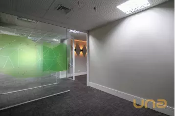 Conjunto Comercial para alugar no Centro Cívico de 338,55m² - 