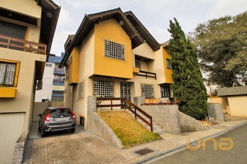 Imobiliária Cilar Aluga Sobrado 3 Quartos no Água Verde com 24