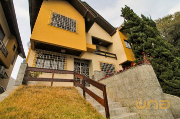 Imobiliária Cilar Aluga Sobrado 3 Quartos no Água Verde com 24