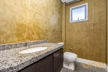 Casa em Condomínio de 4q. em Campo  Comprido