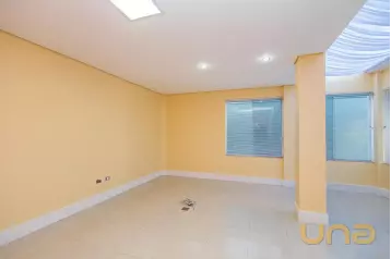 Casa em Condomínio de 4q. em Campo  Comprido