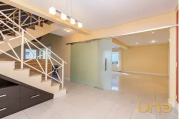 Casa em Condomínio de 4q. em Campo  Comprido