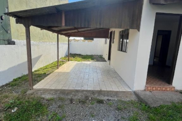 Casa com 2 dormitórios para alugar, 53 m² por R$ 1.000/mês - P