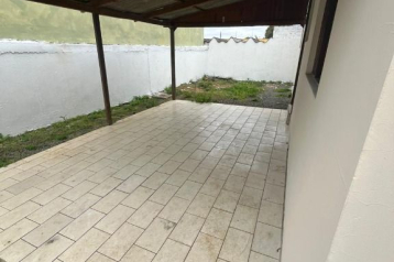 Casa com 2 dormitórios para alugar, 53 m² por R$ 1.000/mês - P