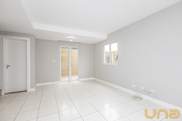 Sobrado 90m²  com 03 quartos no Santa Cândida - Curitiba/PR.