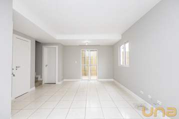 Sobrado 90m²  com 03 quartos no Santa Cândida - Curitiba/PR.