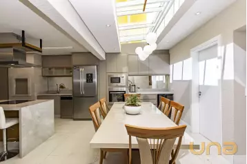 Sobrado 3 quartos no Fazendinha em frente Parque Mairi