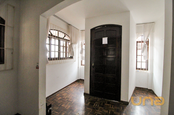 Imobiliária Cilar Aluga Sobrado 3 Quartos no CIC com 172m², Re
