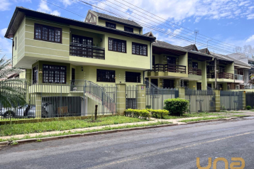 Sobrado em SANTA FELICIDADE com 121,80m²