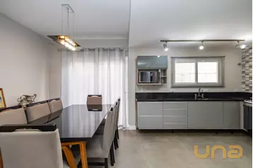 Sobrado  com 3 quartos sendo uma  suite no Atuba