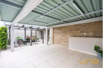 Casa com espaço gourmet no Orleans.