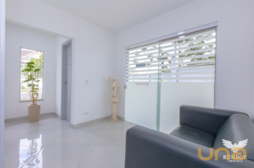 Casa comercial em SANTA FELICIDADE com 300m²